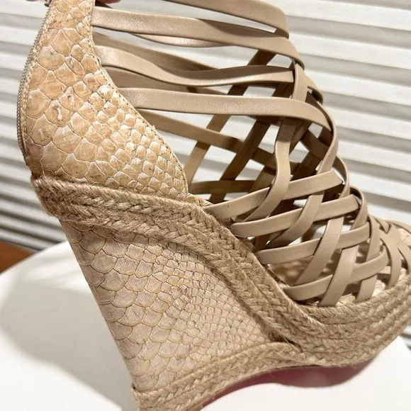 🌺CHRISTIAN LOUBOUTIN🌺 Tramontagne Red Sole Wedge
Sandal Beige Size:38 - Picture 9 of 14